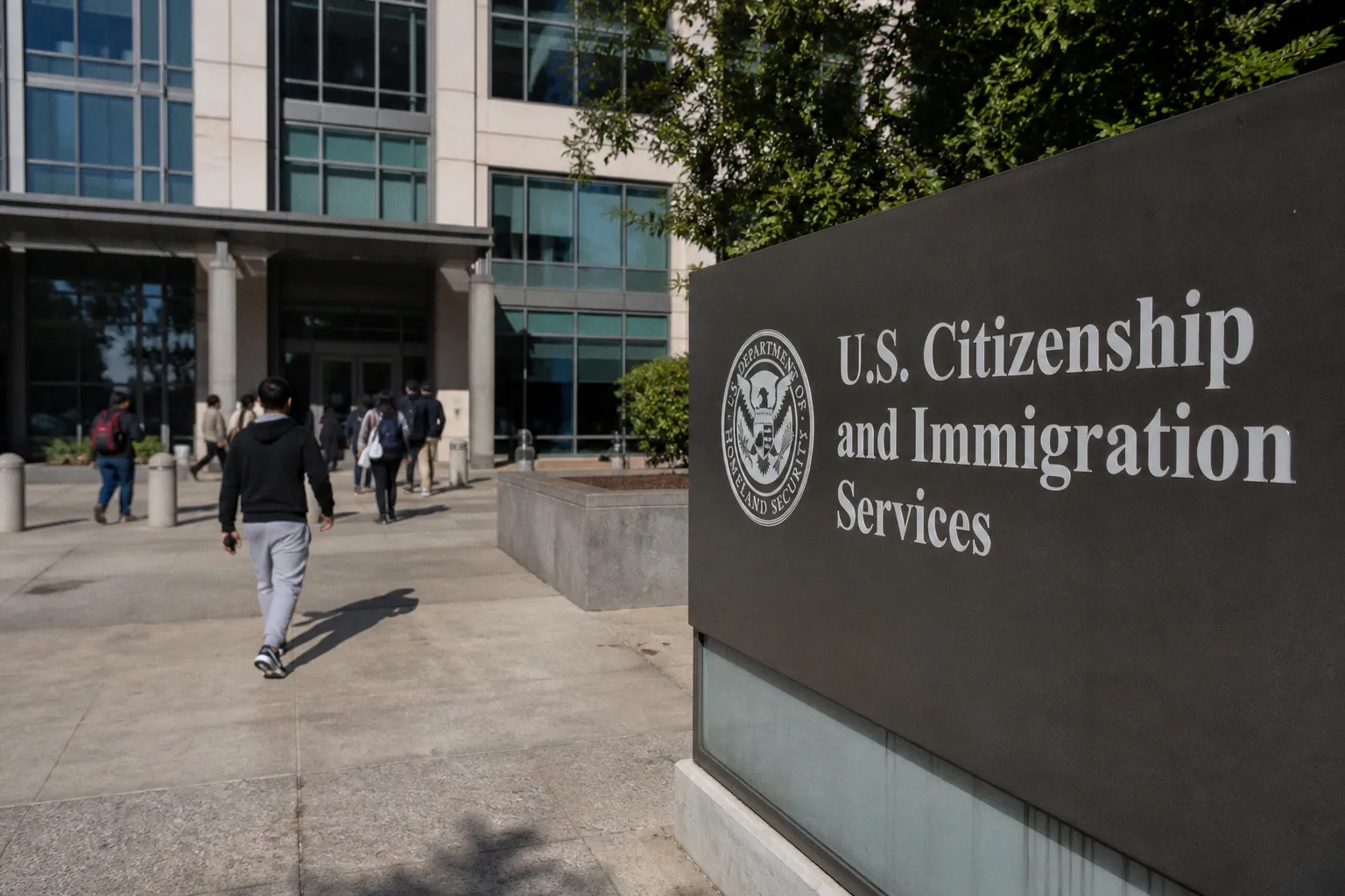 EE. UU. plantea una tasa de 103.265 dólares para las nuevas solicitudes de visado H-1B