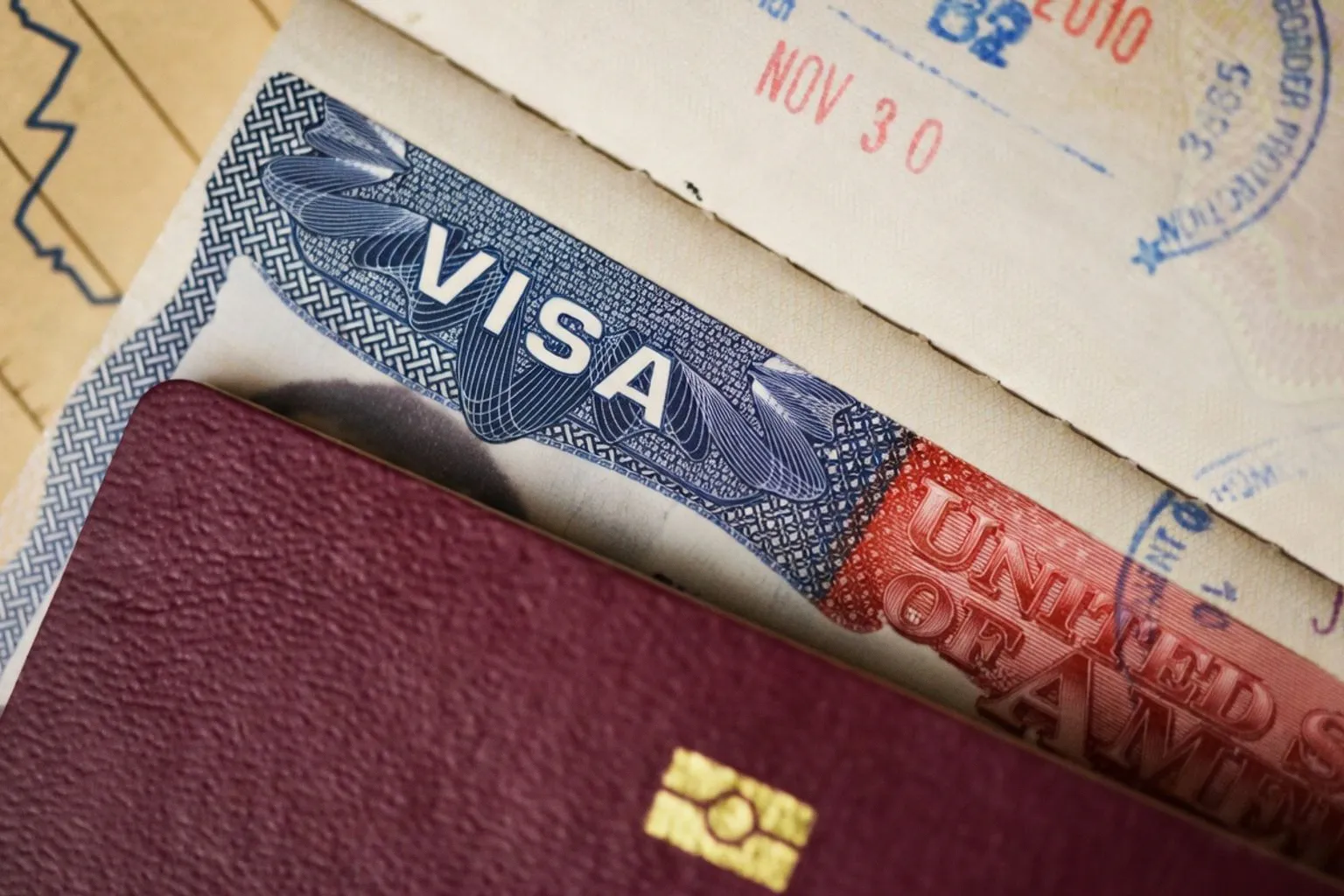 EE. UU. suspende las citas para visados de inmigrante por formación consular